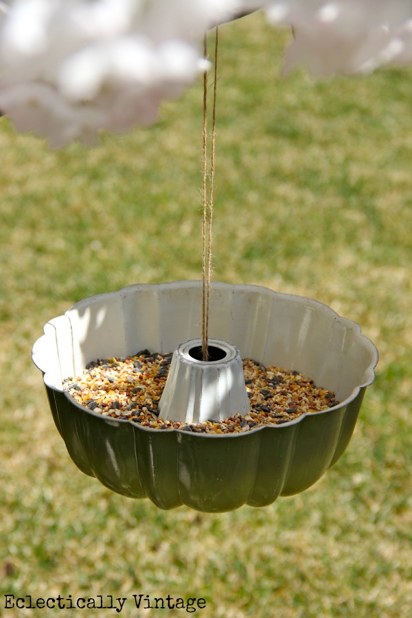 bunt cake bird feeder image